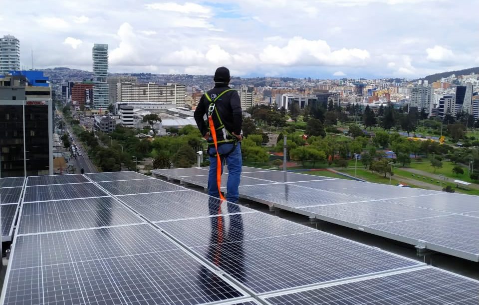 8 Claves para tener tu propia planta de energía solar